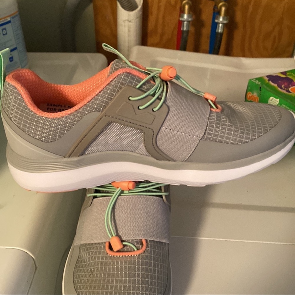 Vionic, like  new. Size 7 - Picture 2 of 3
